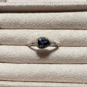 10k white gold Montana sapphire and Diamond ring